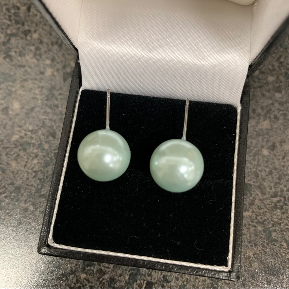 Large Pearl Earrings Blue - Picture 3 of 3